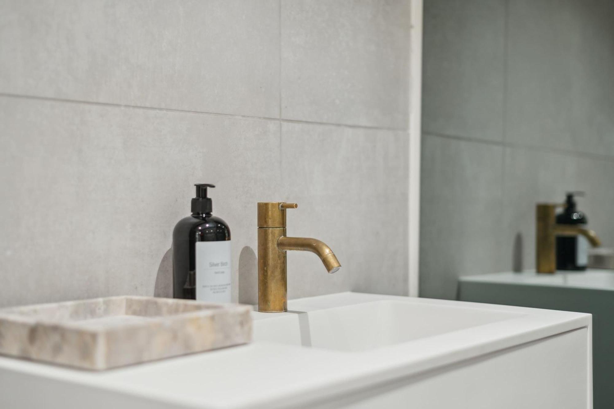 Luxury By Freetown & Canals Apartment