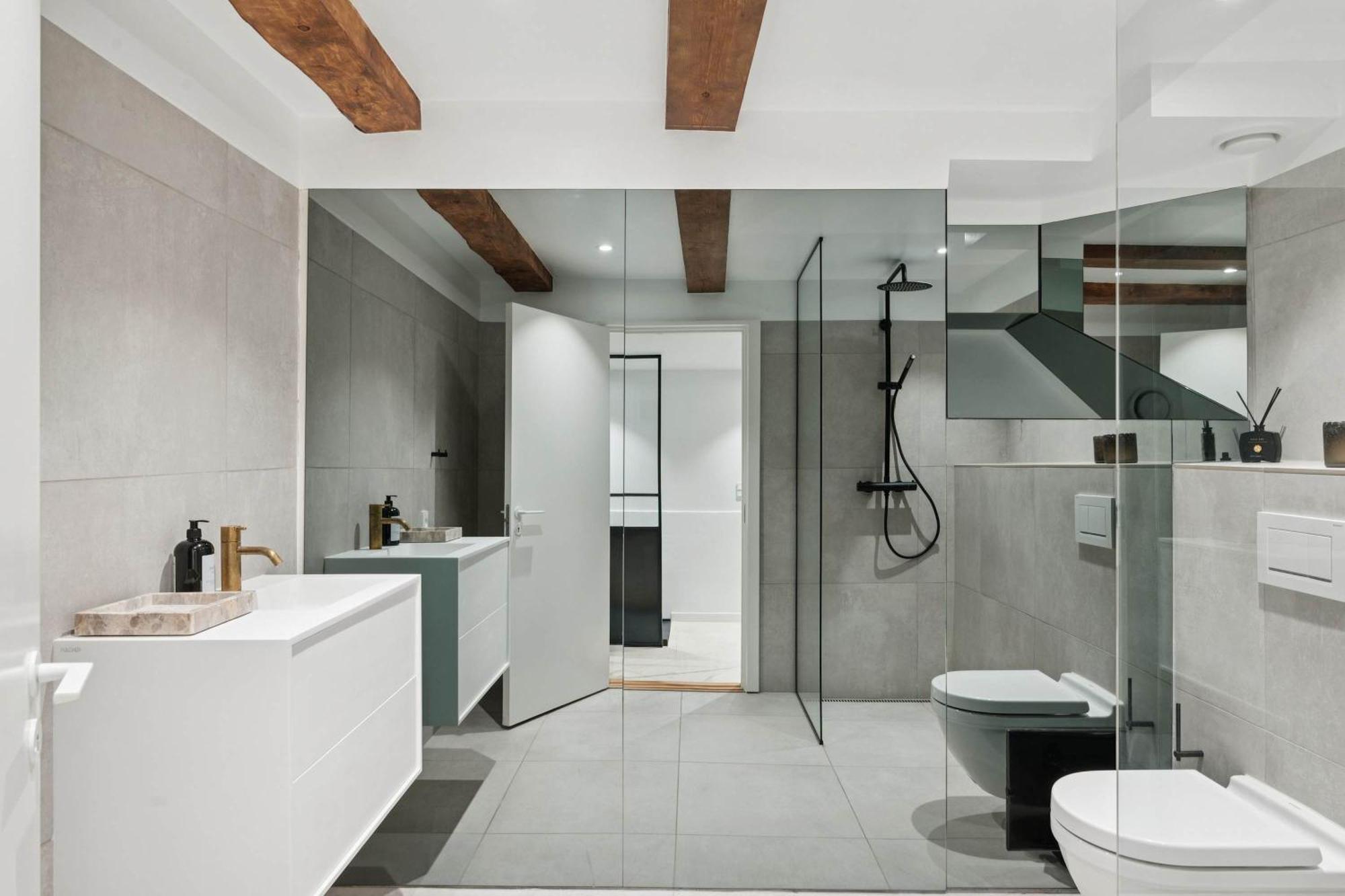 Luxury By Freetown & Canals Apartment *