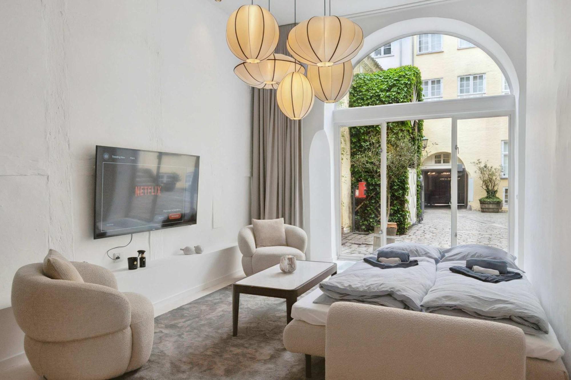Luxury By Freetown & Canals Apartment