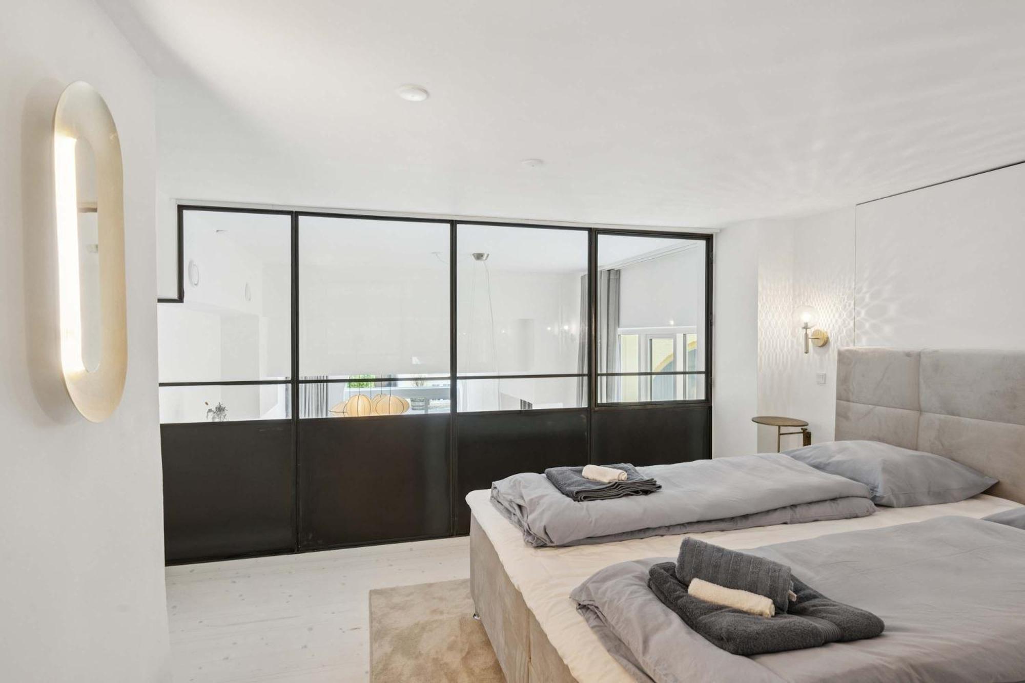 Luxury By Freetown & Canals Apartment *