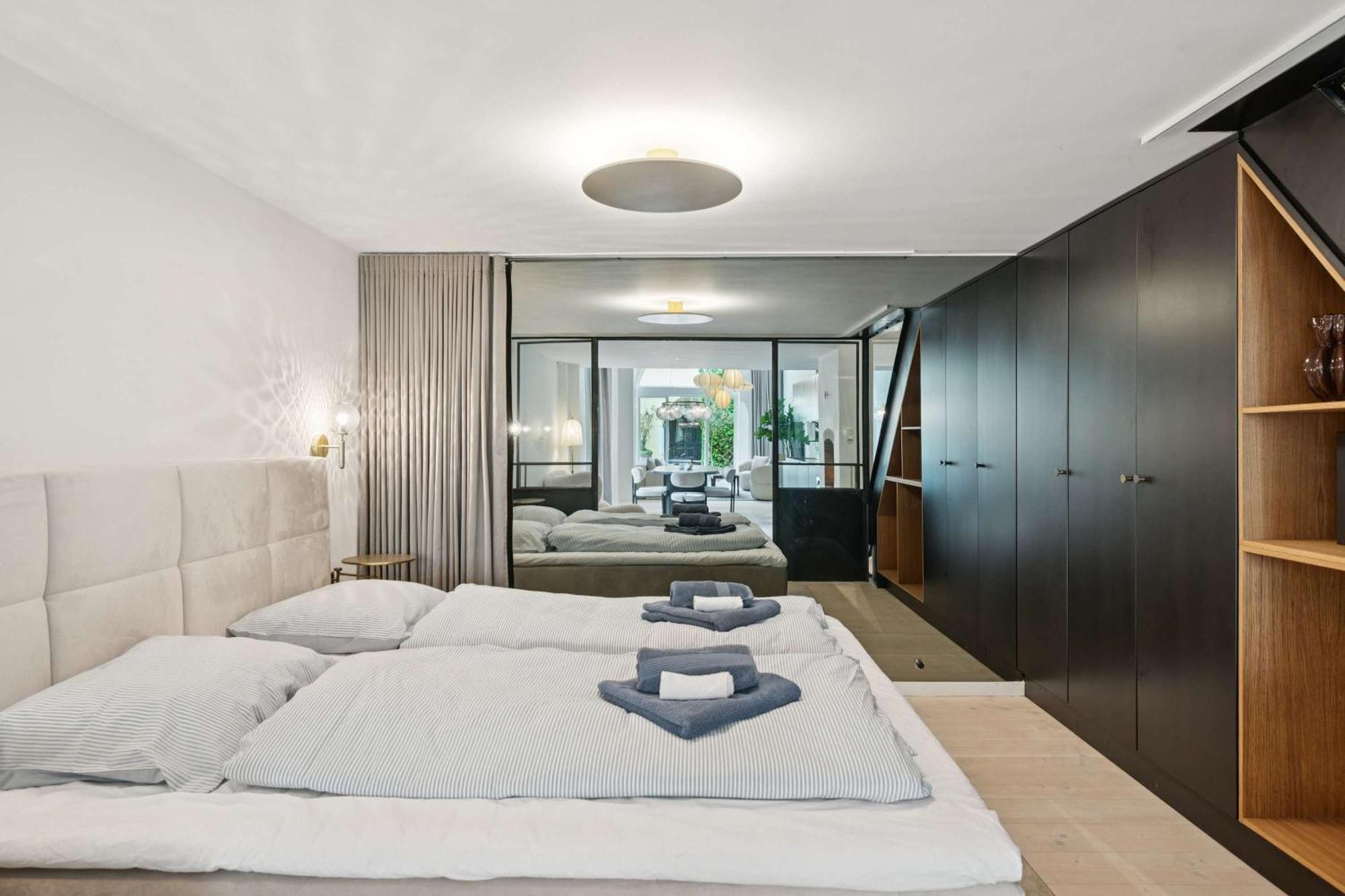 Luxury By Freetown & Canals