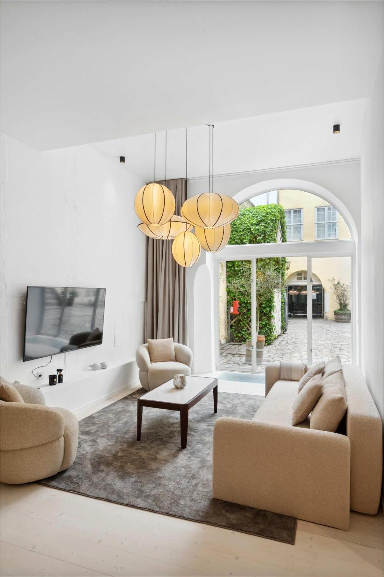 Luxury By Freetown & Canals Apartment *