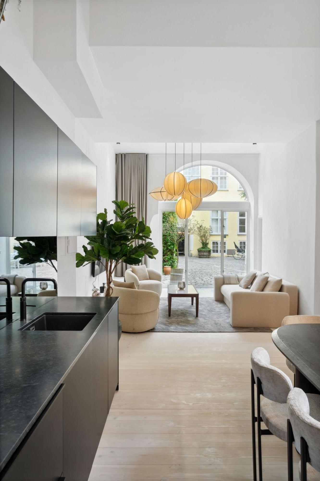 Luxury By Freetown & Canals Apartment
